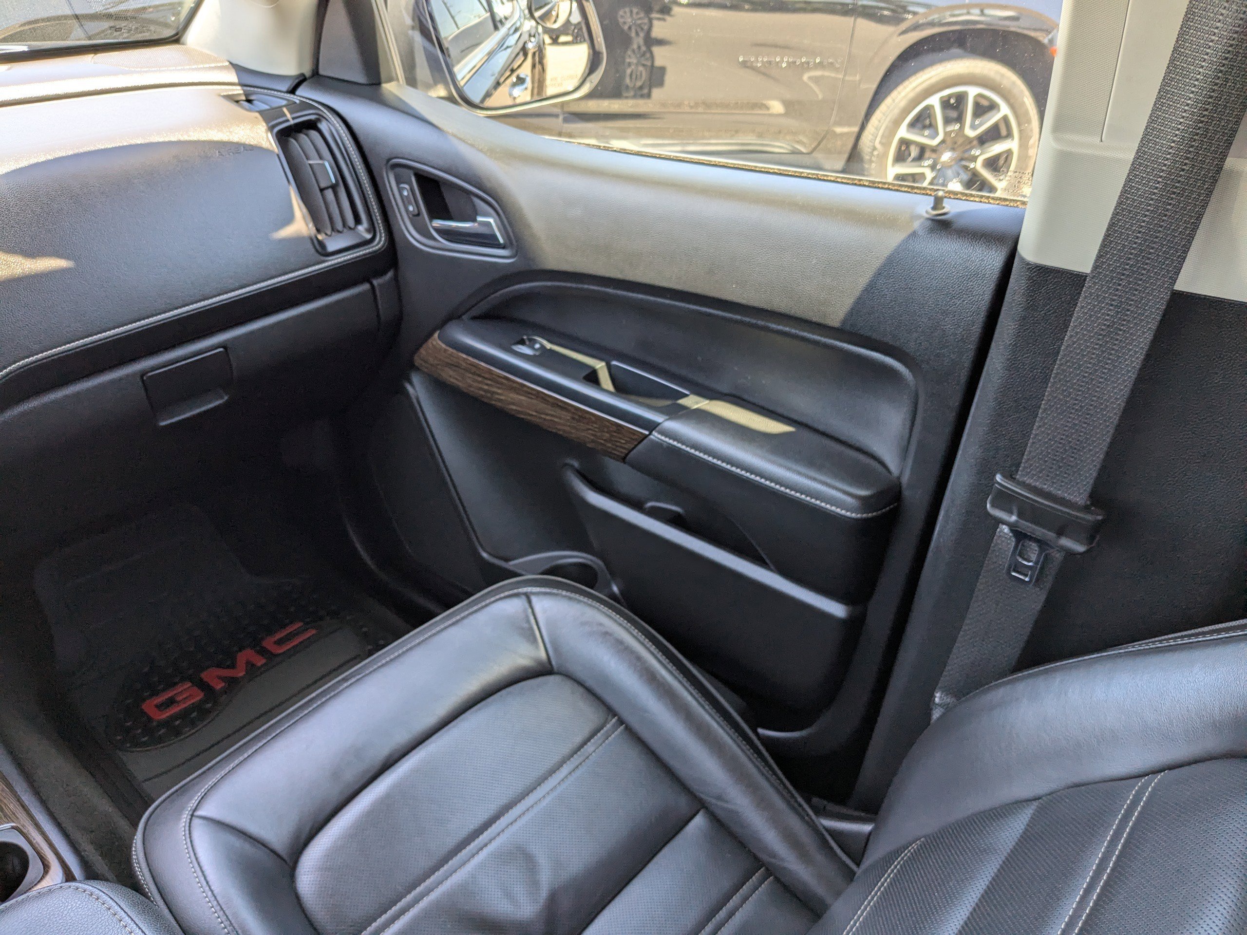 Used 2017 GMC Canyon Denali image 17