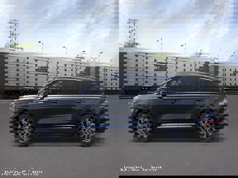 New 2026 Lincoln Aviator AWD image 3