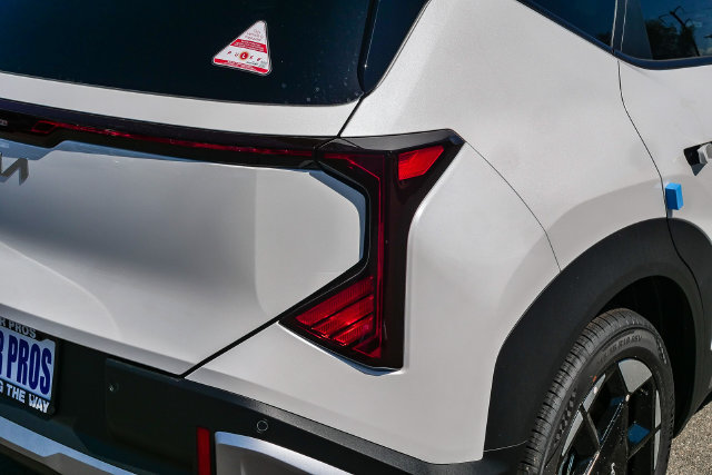 New 2027 Kia Seltos S FWD image 15