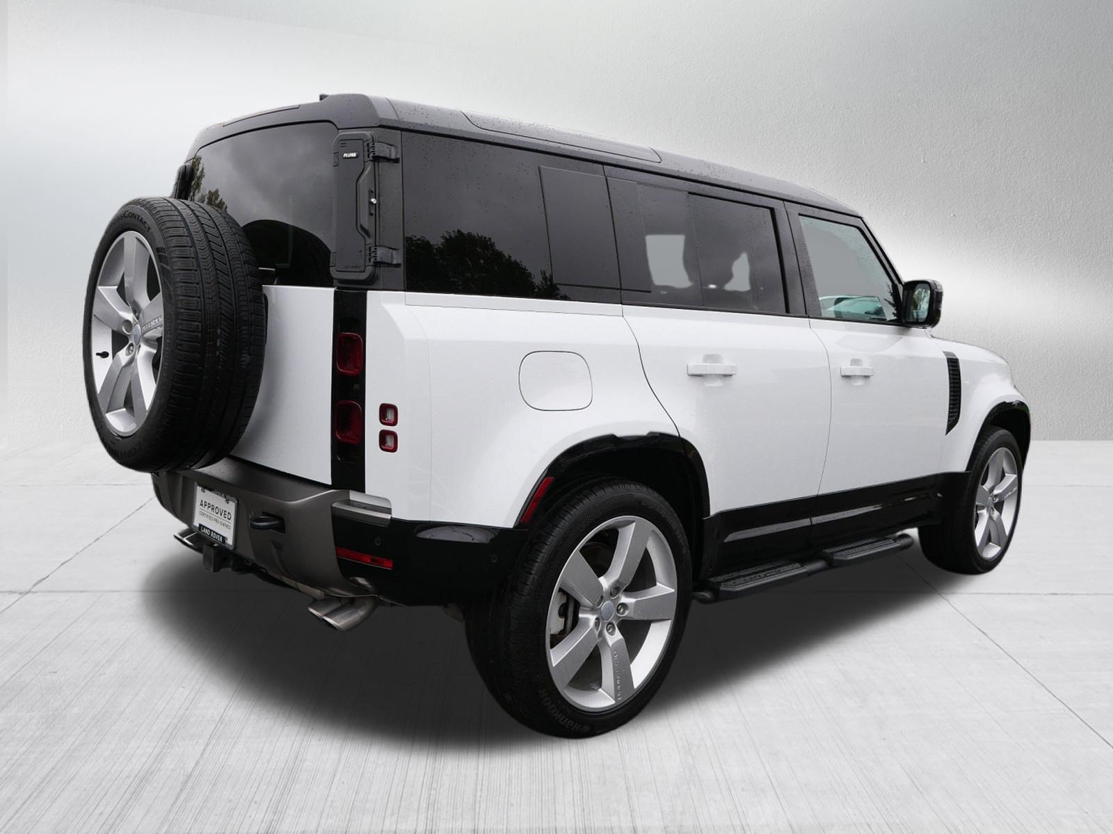 Certified 2025 Land Rover Defender 110 X-Dynamic SE AWD/4WD image 6