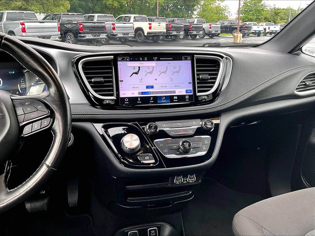 Used 2021 Chrysler Pacifica Touring w/ S Appearance Package FWD image 18