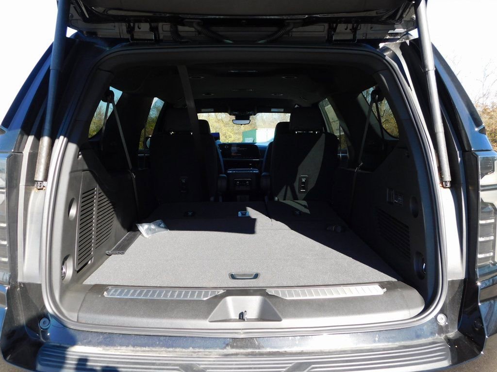 New 2025 Chevrolet Suburban High Country image 29