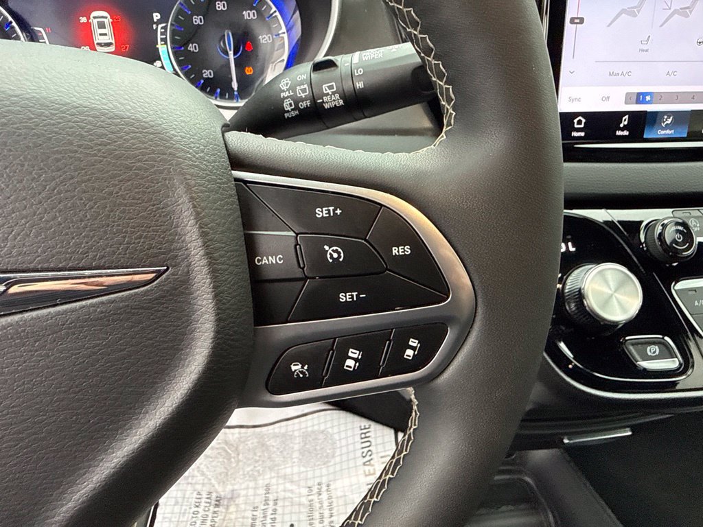 Used 2026 Chrysler Pacifica Select FWD image 28