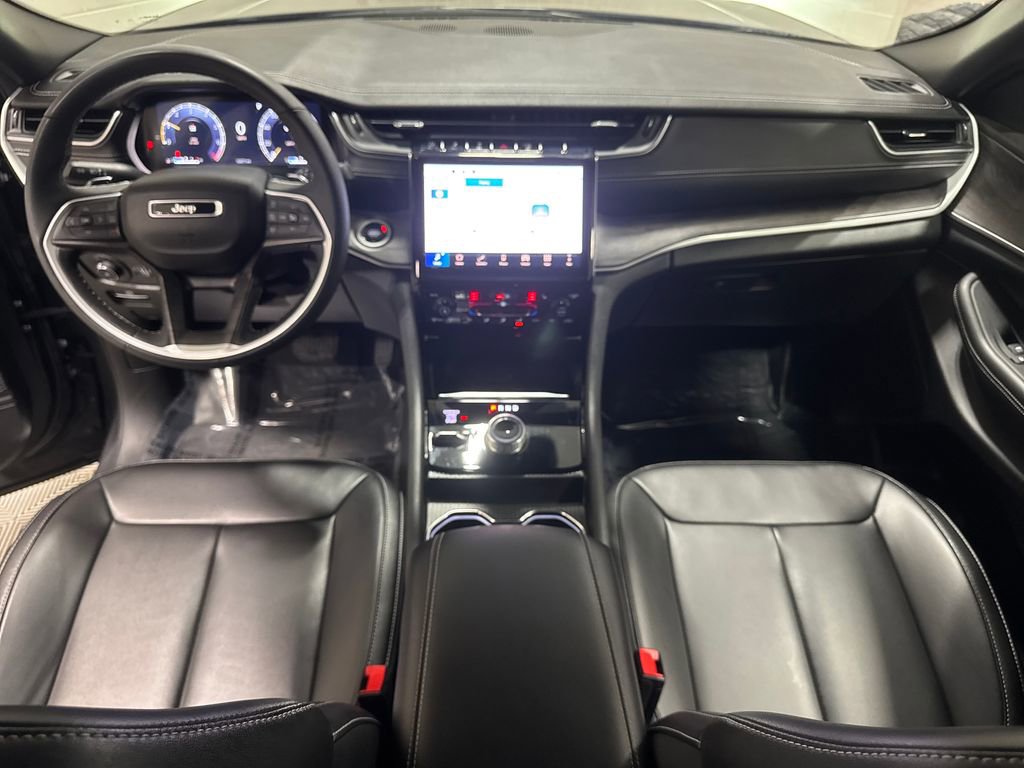 Used 2024 Jeep Grand Cherokee Limited AWD/4WD image 2