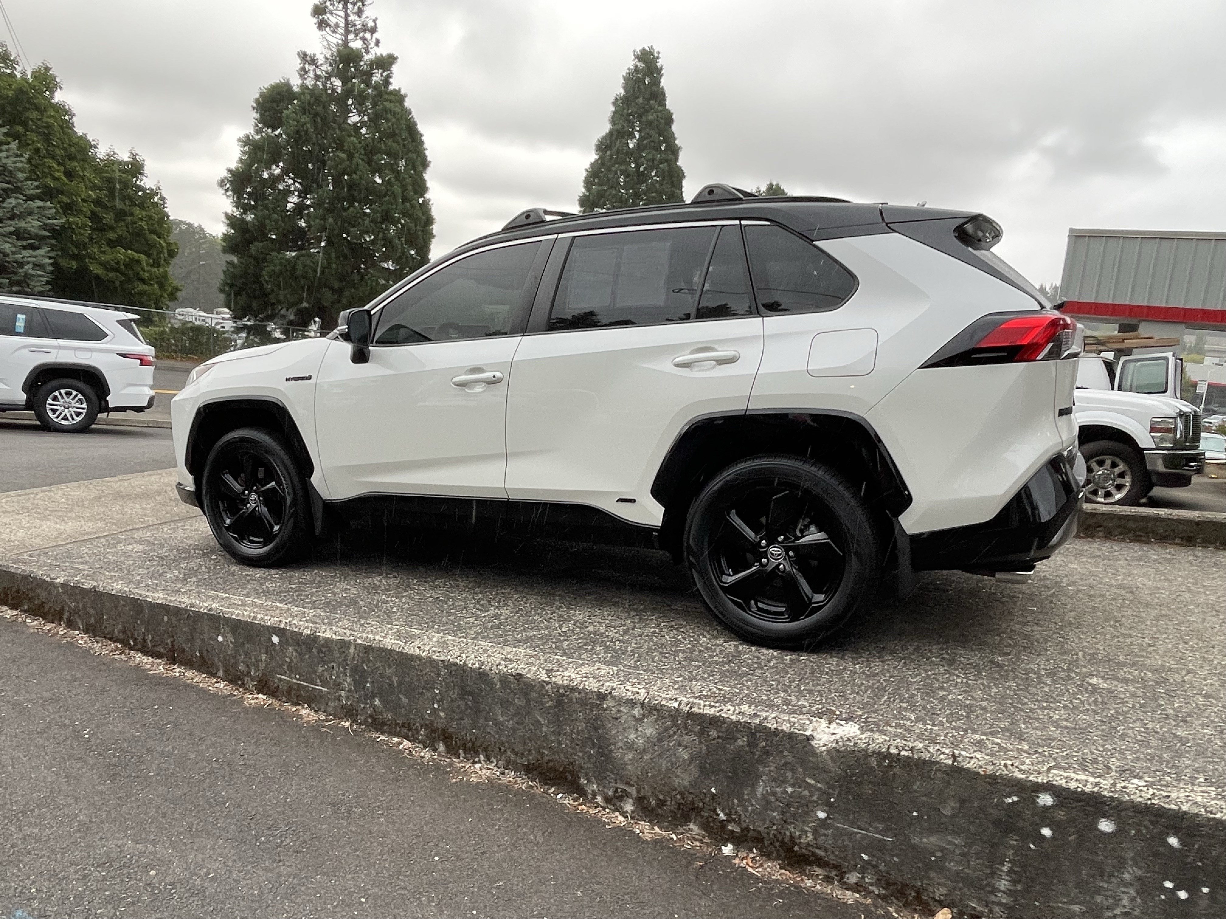 Certified 2020 Toyota RAV4 XSE w/ XSE Grade Weather Package AWD/4WD image 5