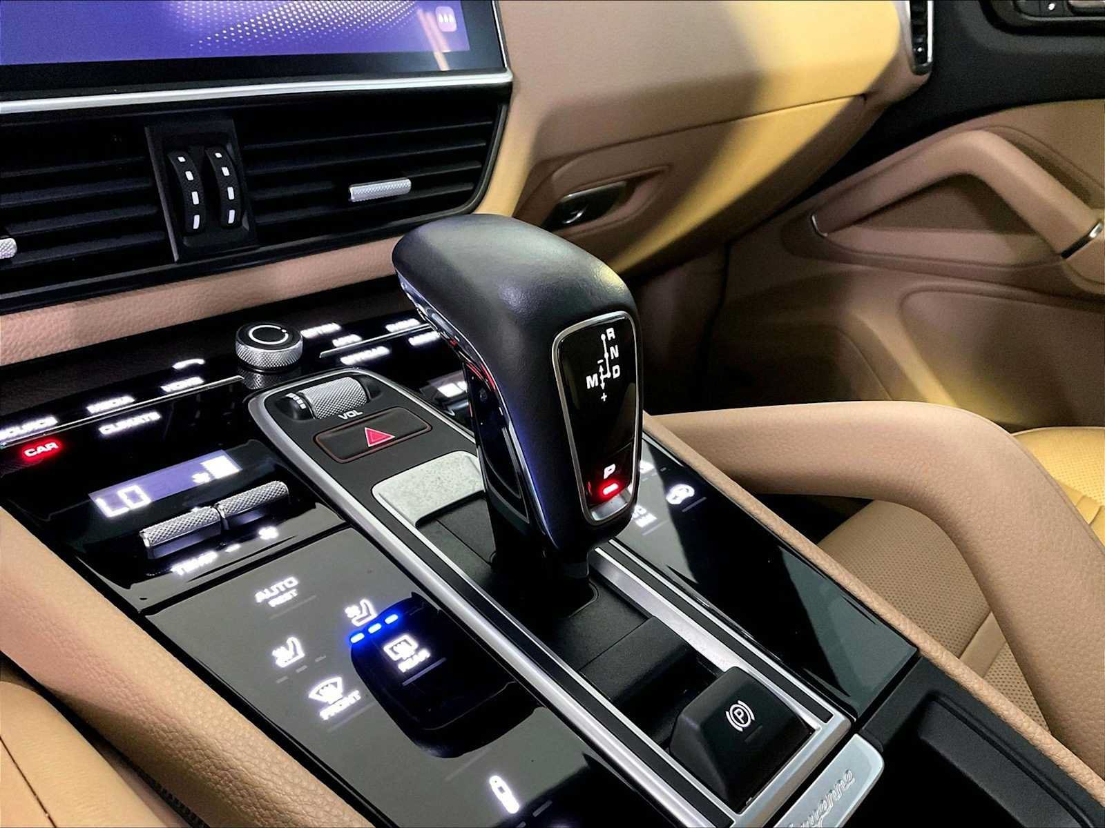 Certified 2023 Porsche Cayenne Coupe AWD/4WD image 17