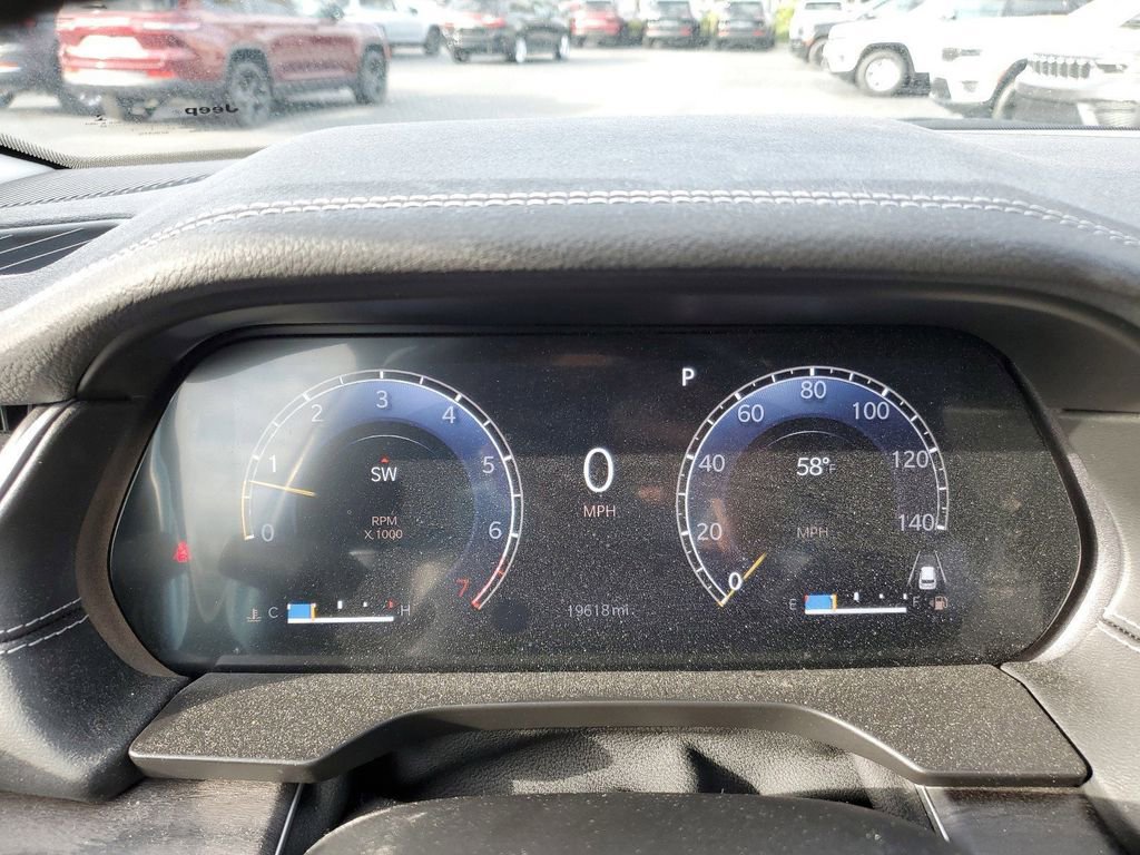 Used 2022 Jeep Grand Cherokee Limited image 18