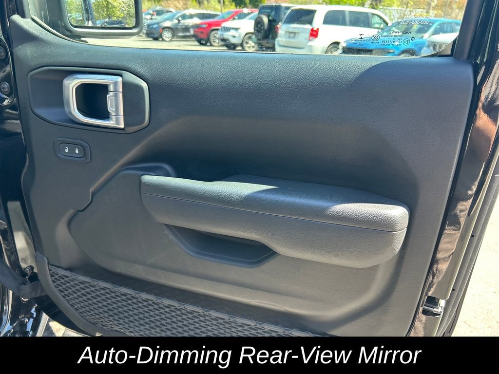 Used 2022 Jeep Gladiator Willys AWD/4WD image 35
