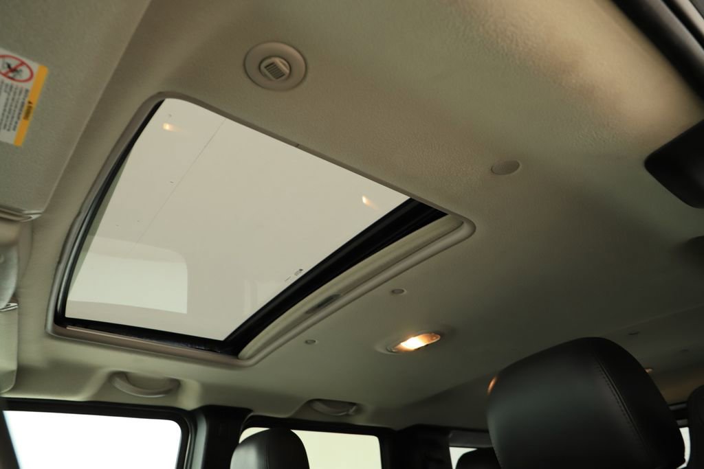 Used 2005 HUMMER H2 w/ Preferred Equipment Group image 28