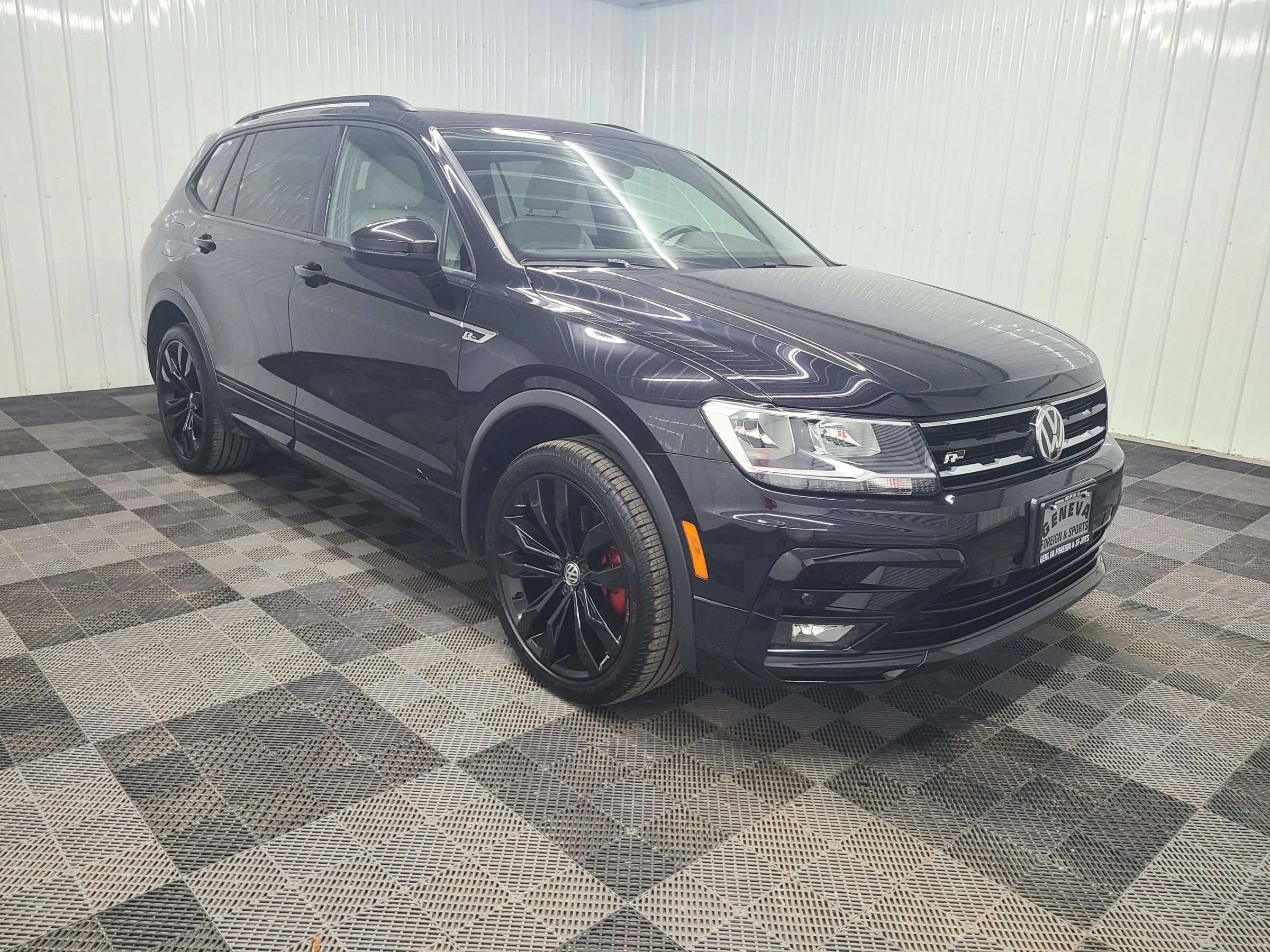 Used 2021 Volkswagen Tiguan SE R-Line AWD/4WD image 4