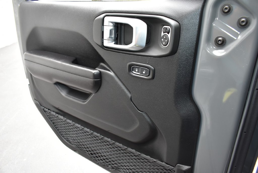 Used 2021 Jeep Gladiator Sport AWD/4WD image 23