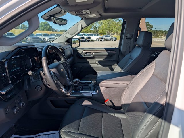 Used 2024 Chevrolet Silverado 1500 LTZ w/ Technology Package RWD image 9