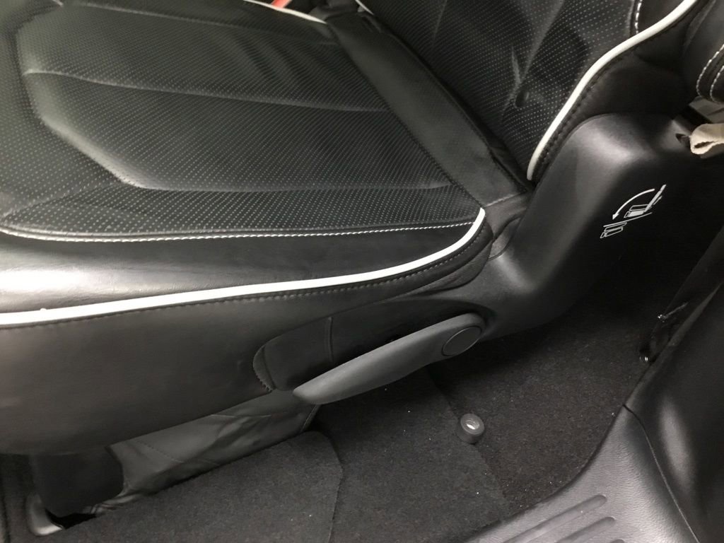 Used 2025 Chrysler Pacifica Limited image 30