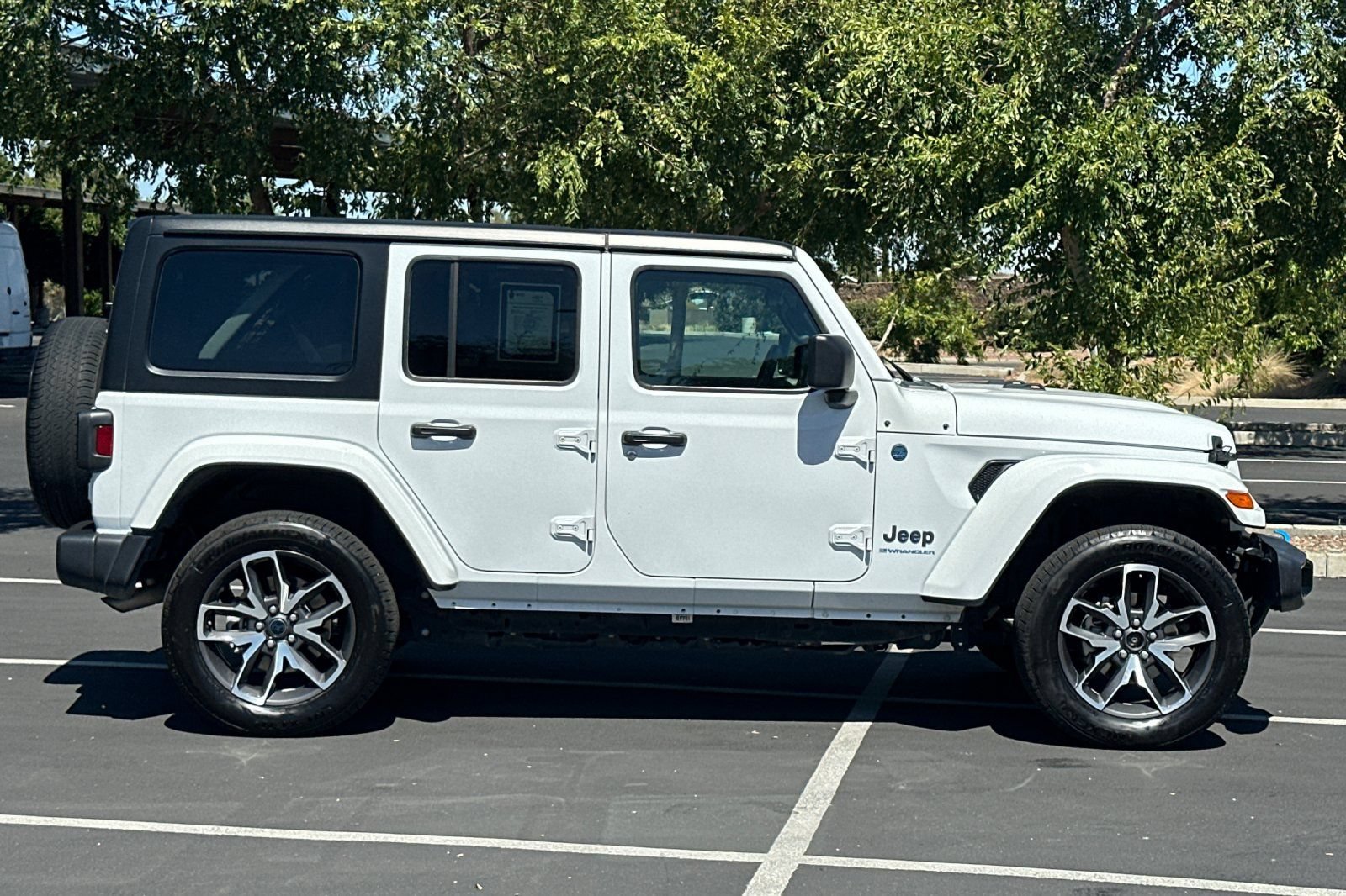 Used 2024 Jeep Wrangler Unlimited AWD/4WD image 10
