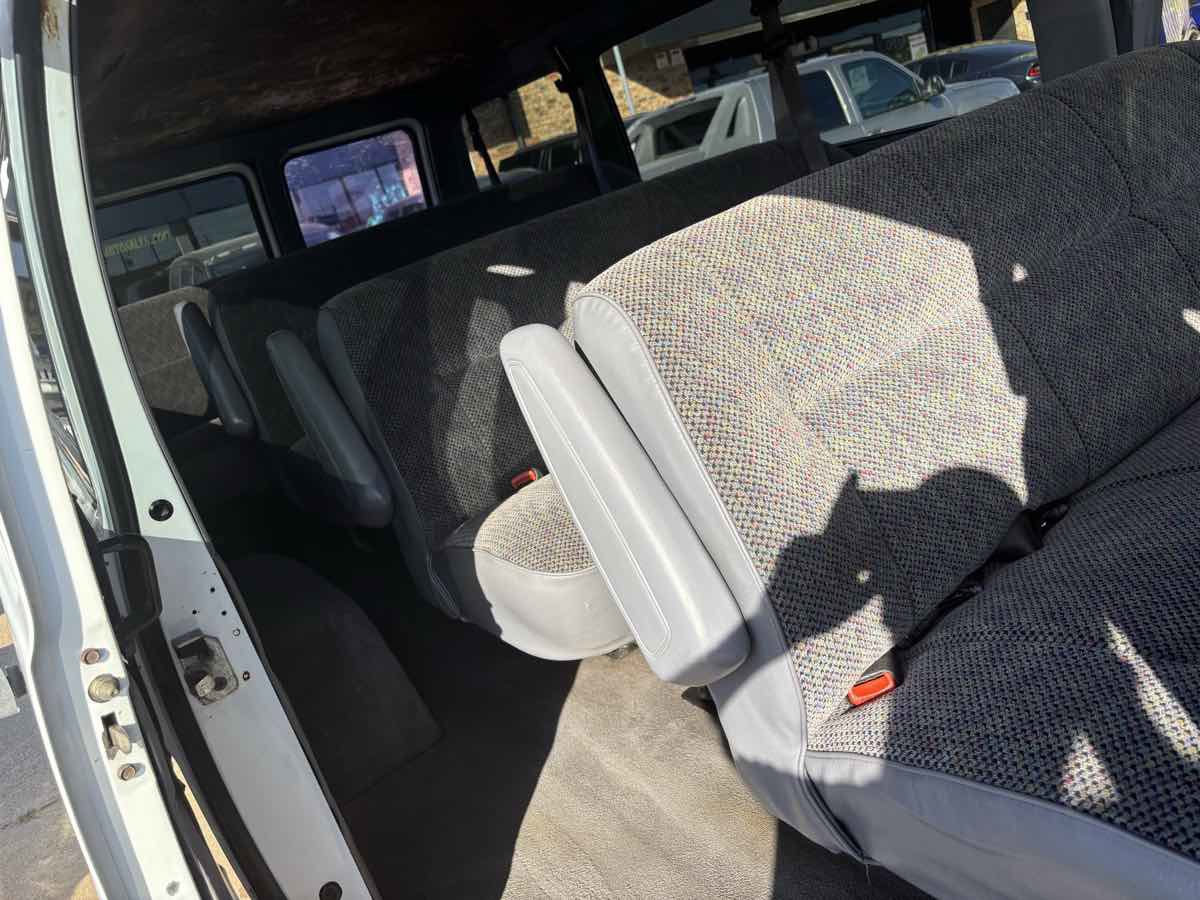 Used 2000 Dodge B3500 image 21