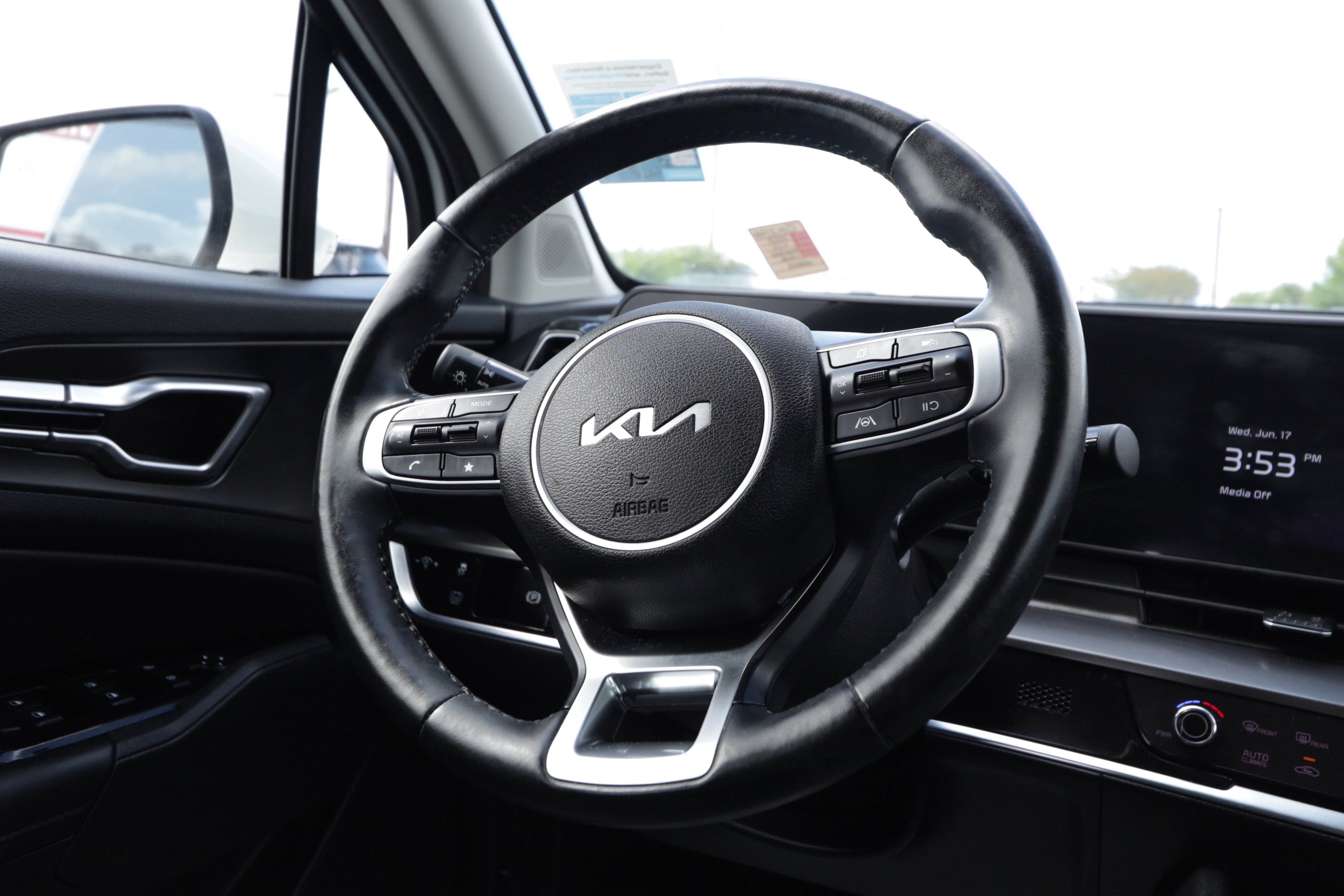Used 2023 Kia Sportage EX AWD/4WD image 7