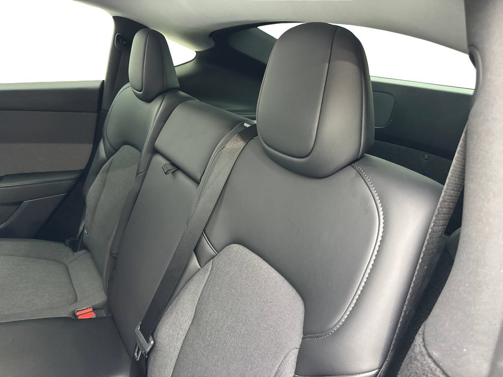 Used 2026 Tesla Model Y 2WD image 31