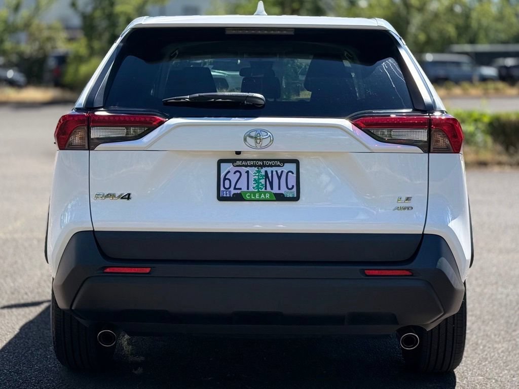 Certified 2022 Toyota RAV4 LE AWD/4WD image 4