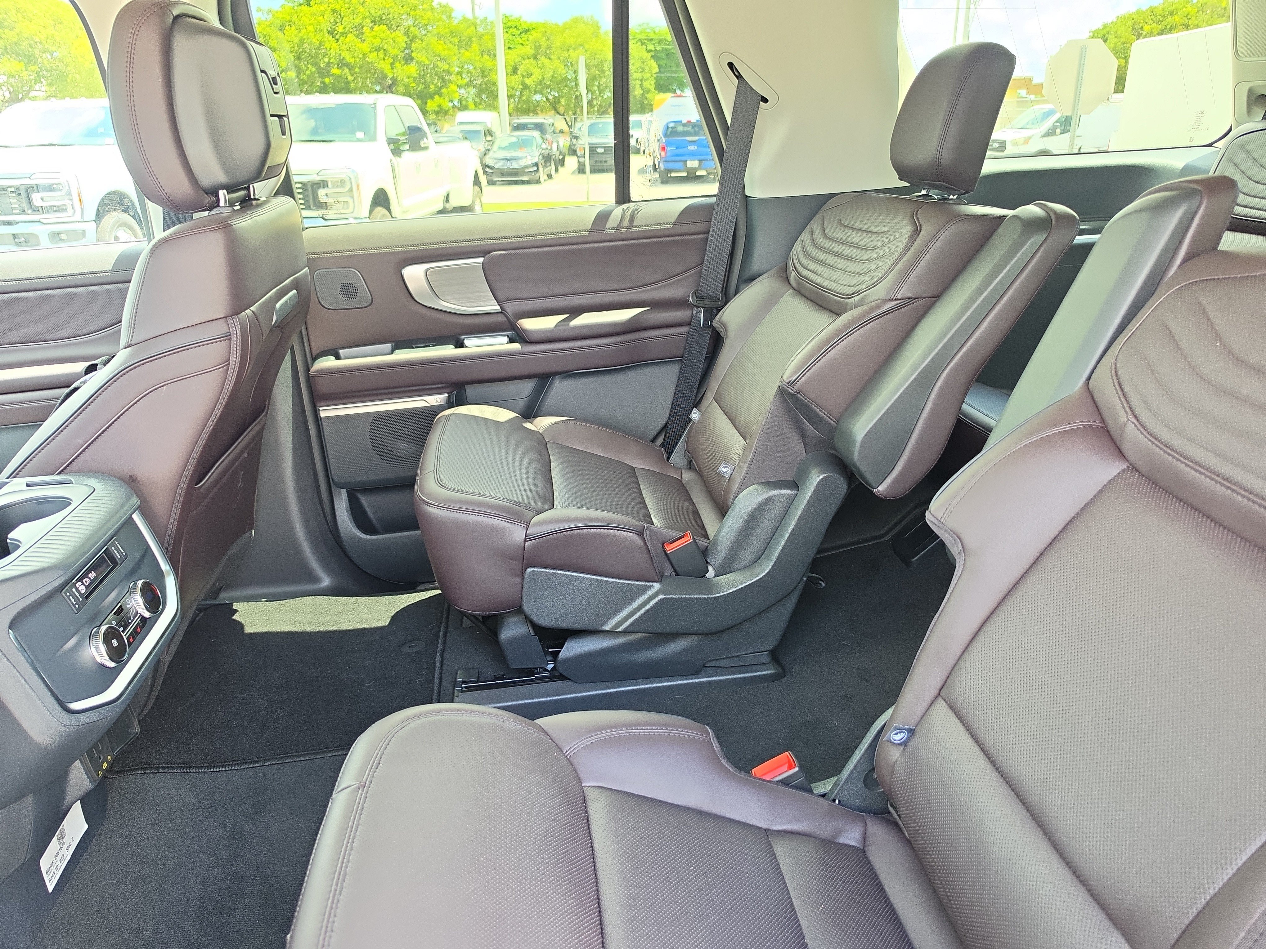 New 2027 Ford Expedition Platinum w/ Platinum Ultimate Package AWD/4WD image 10