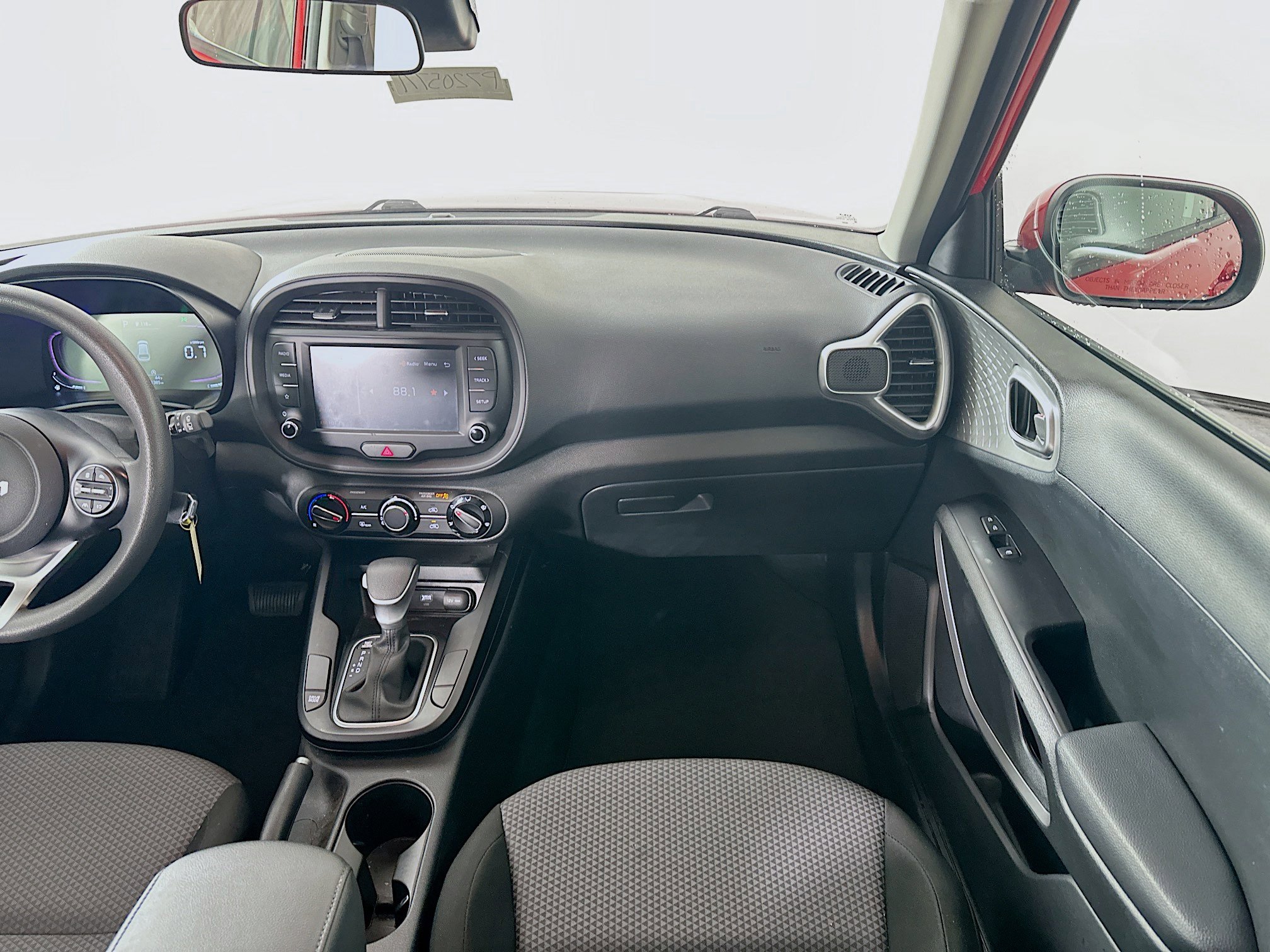 Used 2023 Kia Soul LX w/ LX Technology Package image 28