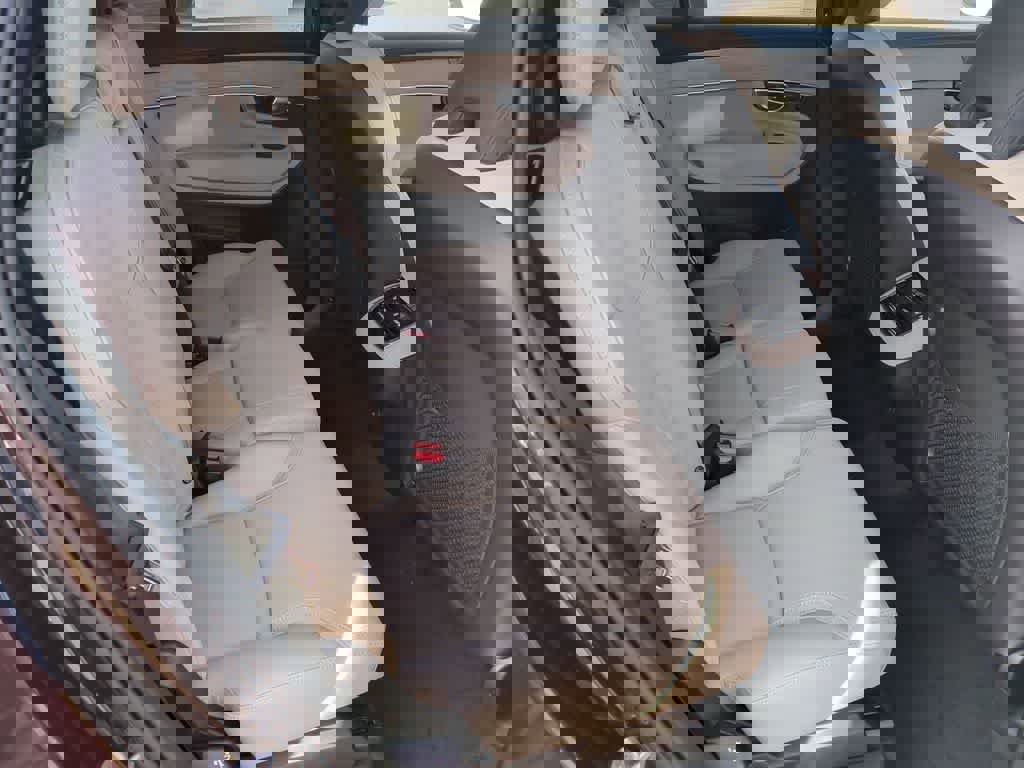 New 2026 Volvo XC90 B5 Plus w/ Protection Package Premier image 13