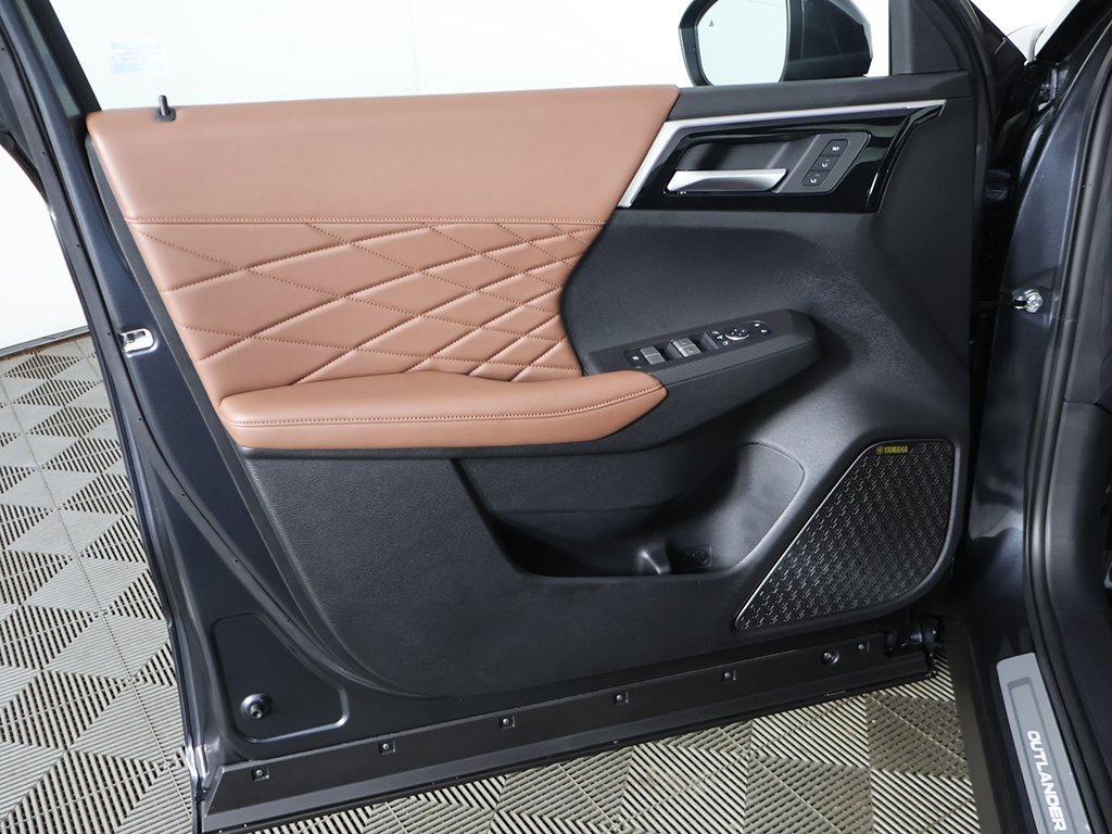 New 2025 Mitsubishi Outlander SEL image 28