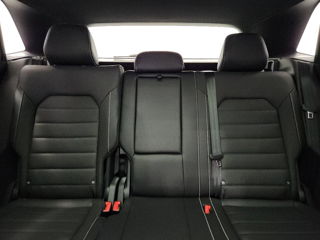 Certified 2025 Volkswagen Atlas Cross Sport SEL image 32