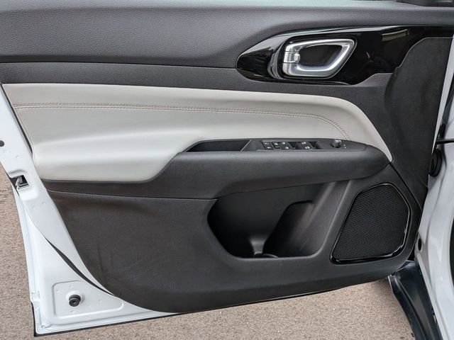 Used 2025 Jeep Compass Limited image 14