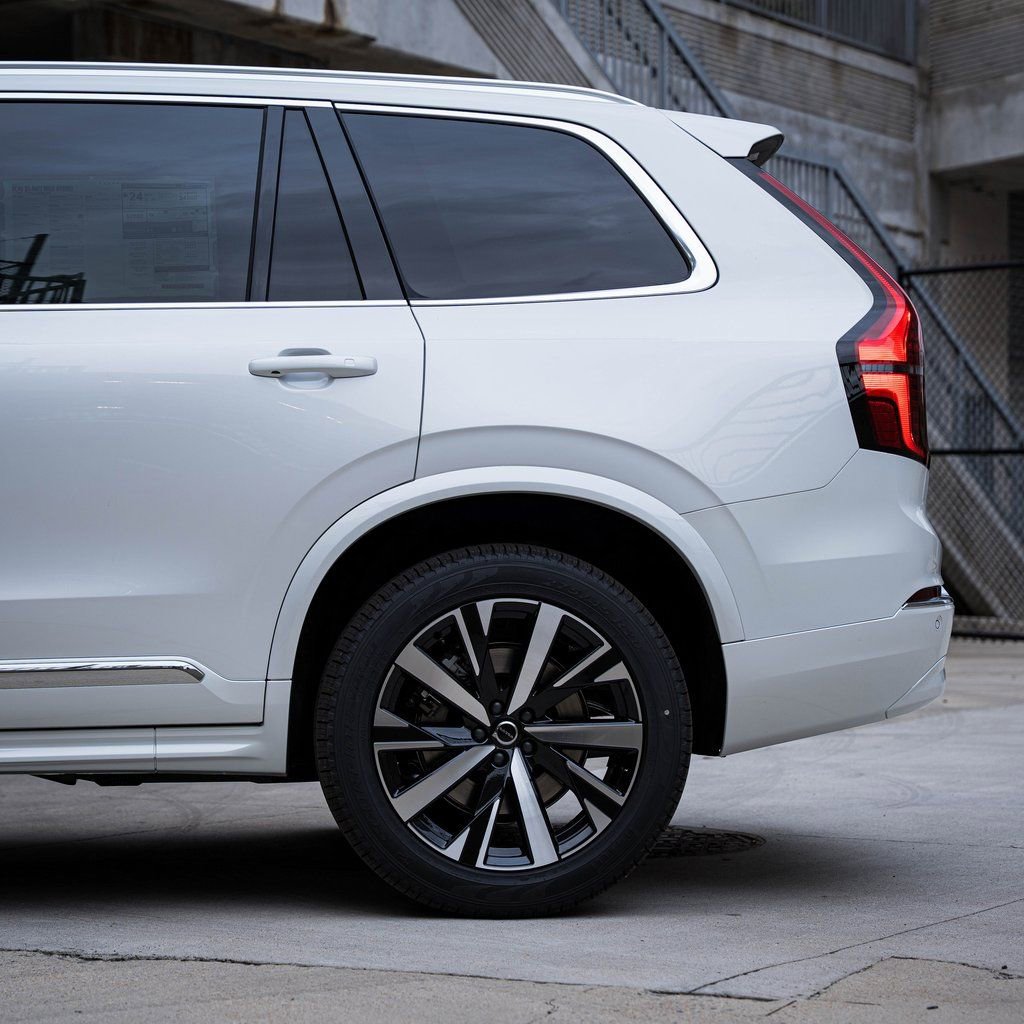 New 2026 Volvo XC90 B5 Core AWD/4WD image 4