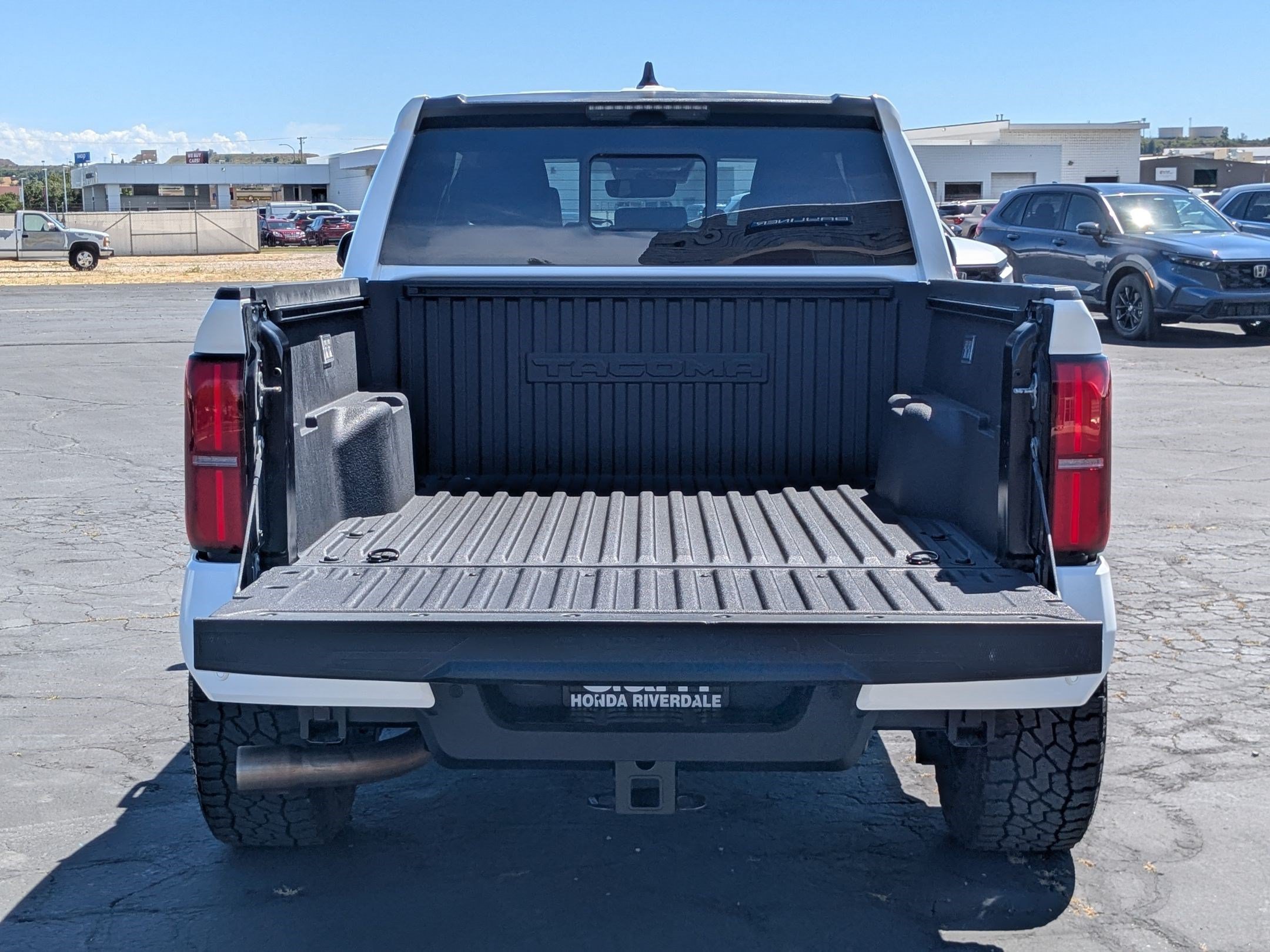 Used 2025 Toyota Tacoma SR5 AWD/4WD image 32