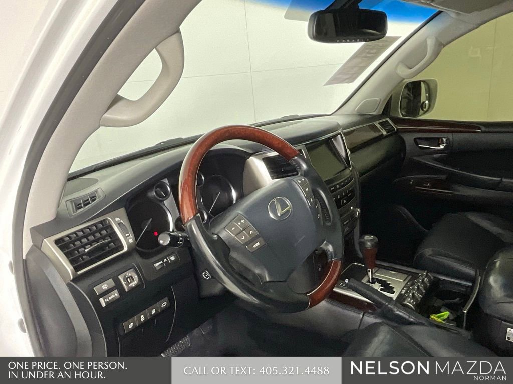 Used 2013 Lexus LX 570 4WD w/ Luxury Pkg image 31