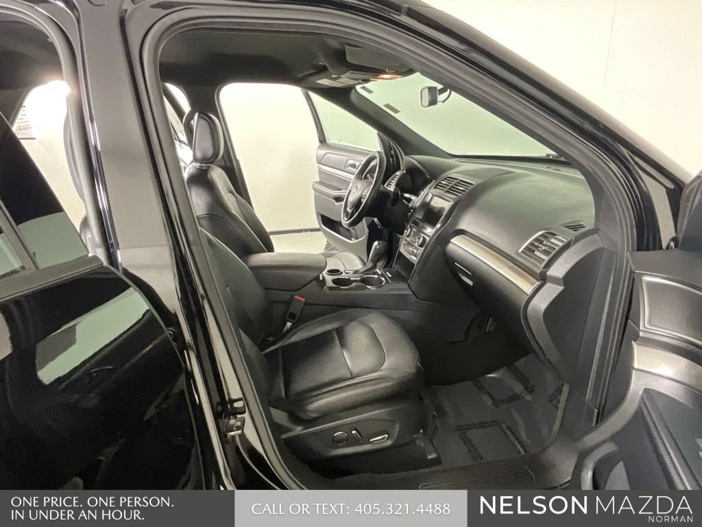 Used 2018 Ford Explorer XLT w/ Equipment Group 202A FWD image 14