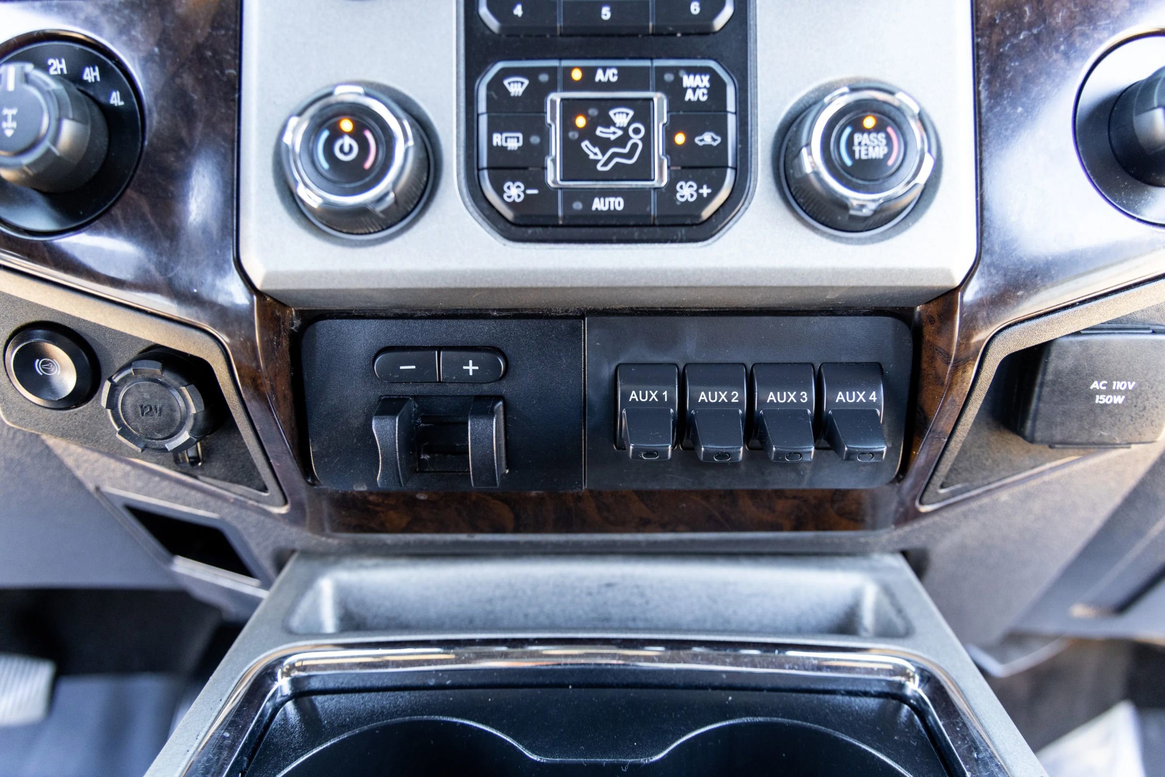 Used 2016 Ford F350 Platinum w/ FX4 Off-Road Package AWD/4WD image 25