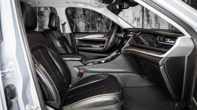 Used 2024 Jeep Grand Cherokee Limited 4xe image 9