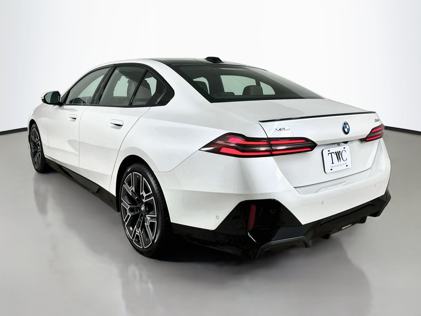 New 2027 BMW 530i xDrive w/ M Sport Package AWD/4WD image 7