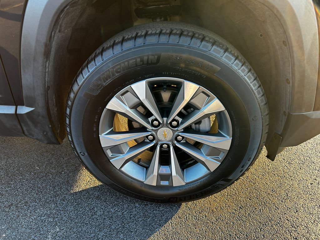 Used 2025 Chevrolet Equinox LT AWD/4WD image 32