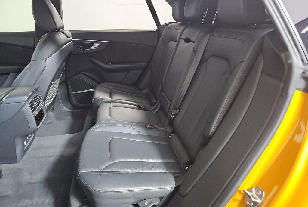 Used 2019 Audi Q8 Prestige w/ Luxury Package AWD/4WD image 10