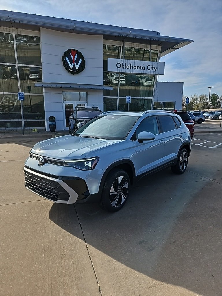 New 2026 Volkswagen Taos SE image 1