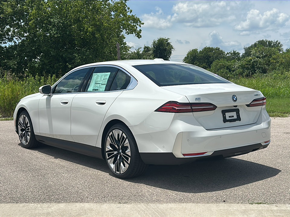 New 2026 BMW i5 eDrive40 image 6