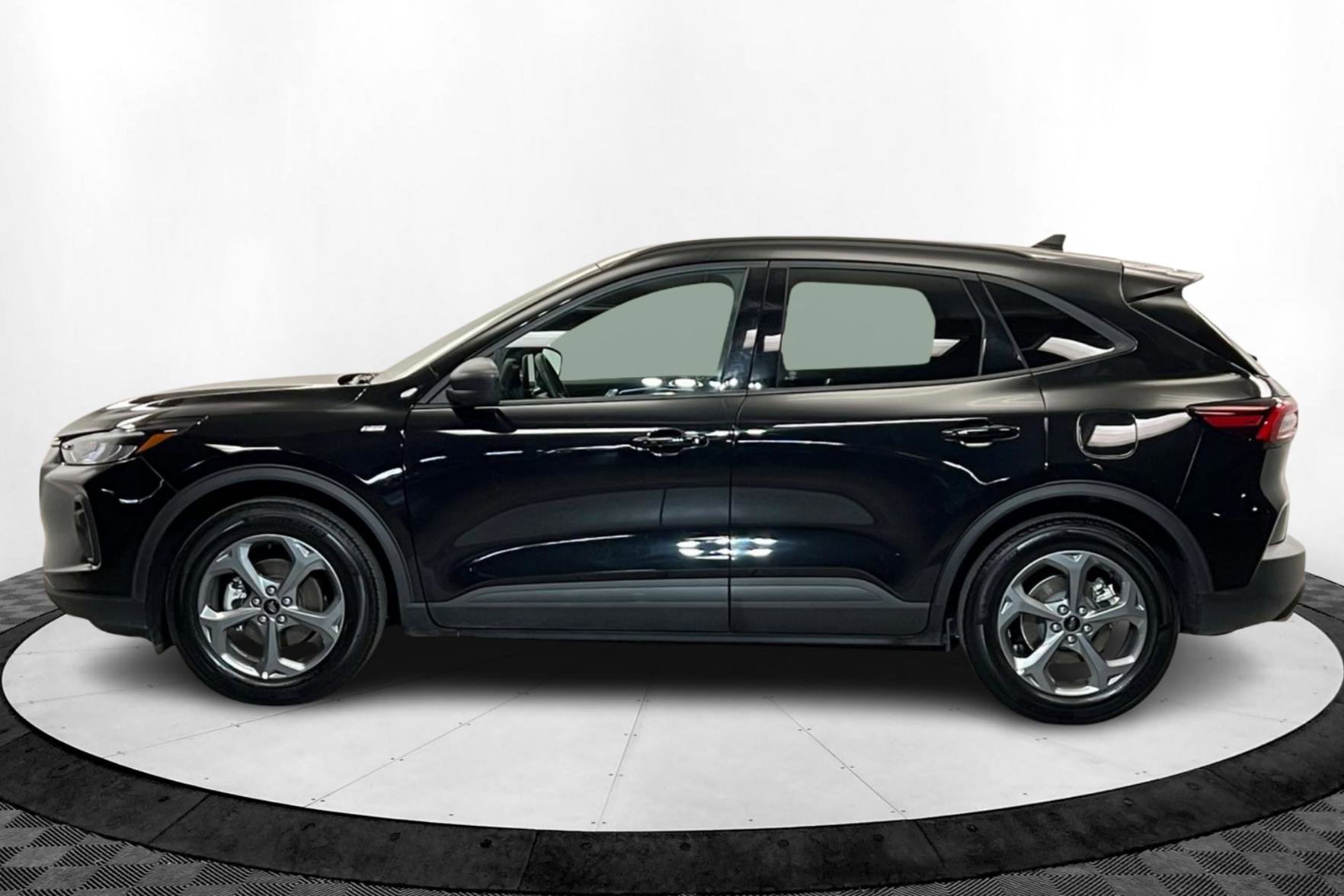 Used 2025 Ford Escape ST-Line image 2