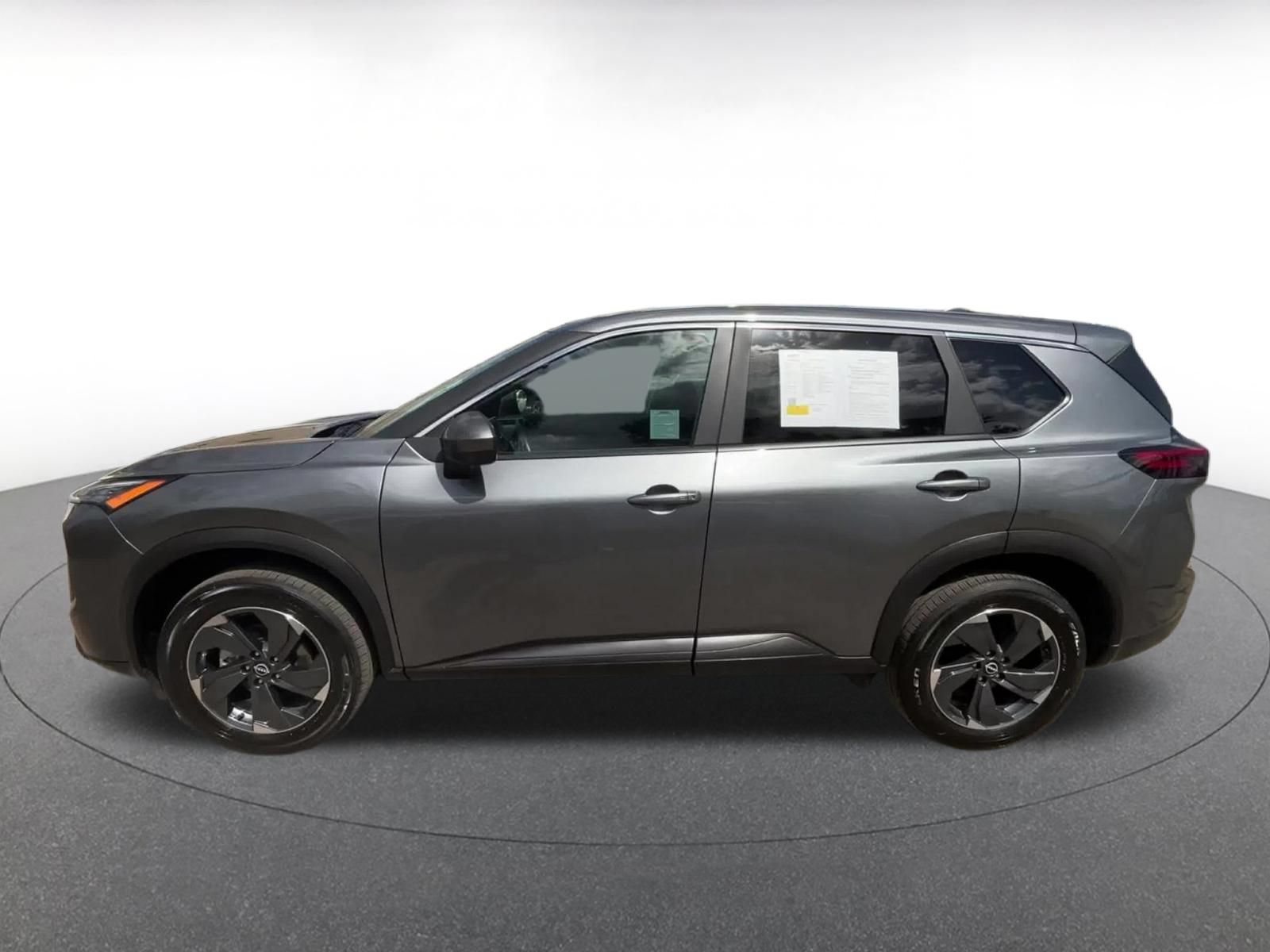 Used 2025 Nissan Rogue SV FWD image 9
