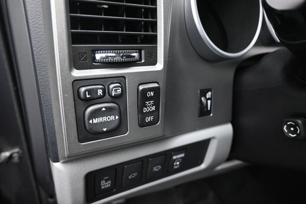 Used 2017 Toyota Sequoia Platinum AWD/4WD image 29
