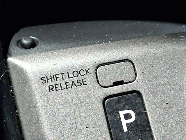 Used 2013 Hyundai Elantra GLS w/ Preferred Pkg image 23