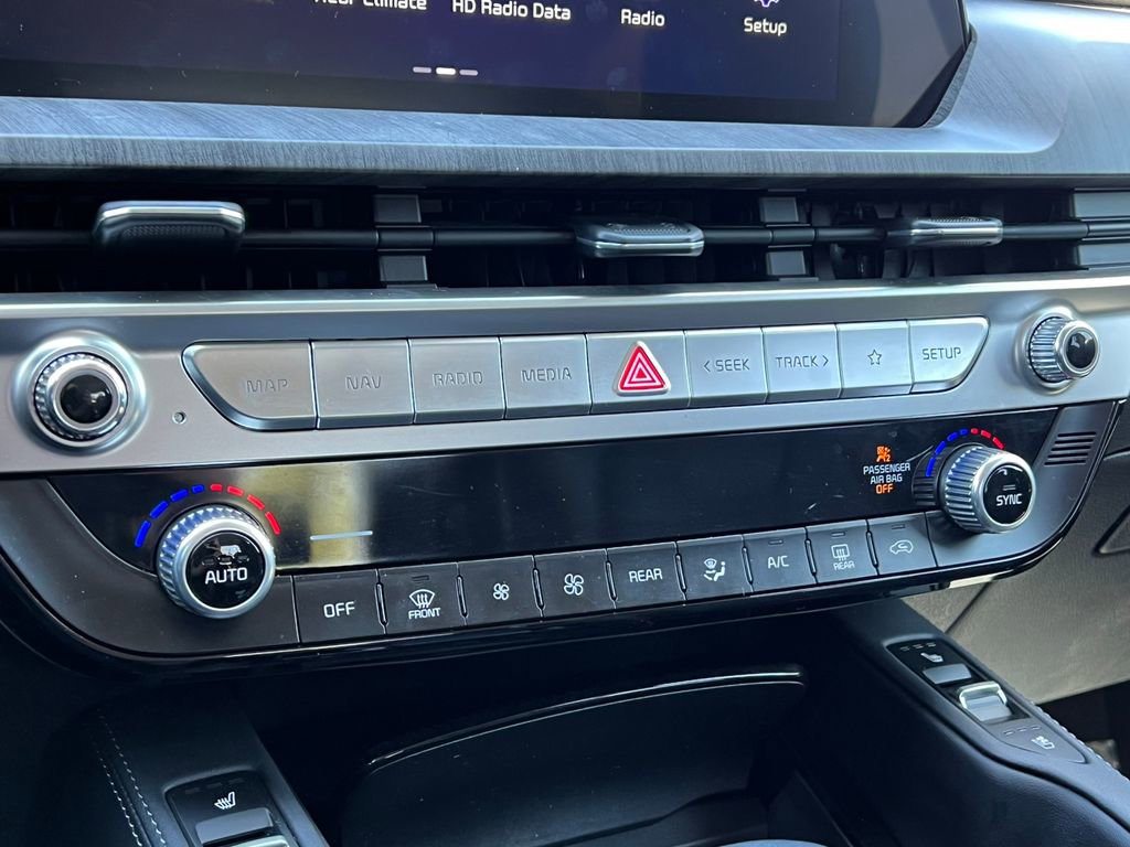 Used 2024 Kia Telluride EX w/ EX Captain's Chair Package FWD image 25