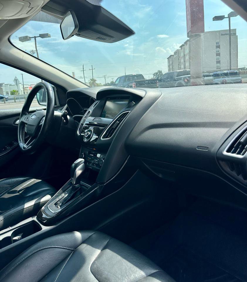 Used 2016 Ford Focus Titanium w/ Titanium Technology Package FWD image 3