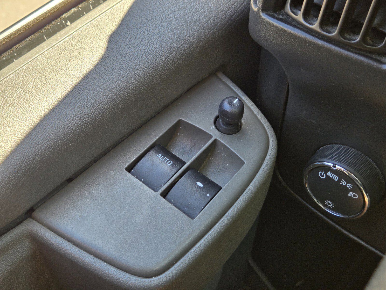 Used 2021 Chevrolet Express 3500 LT w/ LT Preferred Equipment Group RWD image 19