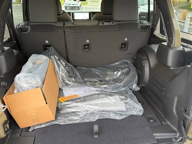 New 2025 Jeep Wrangler Unlimited Rubicon w/ Steel Bumper Group image 29