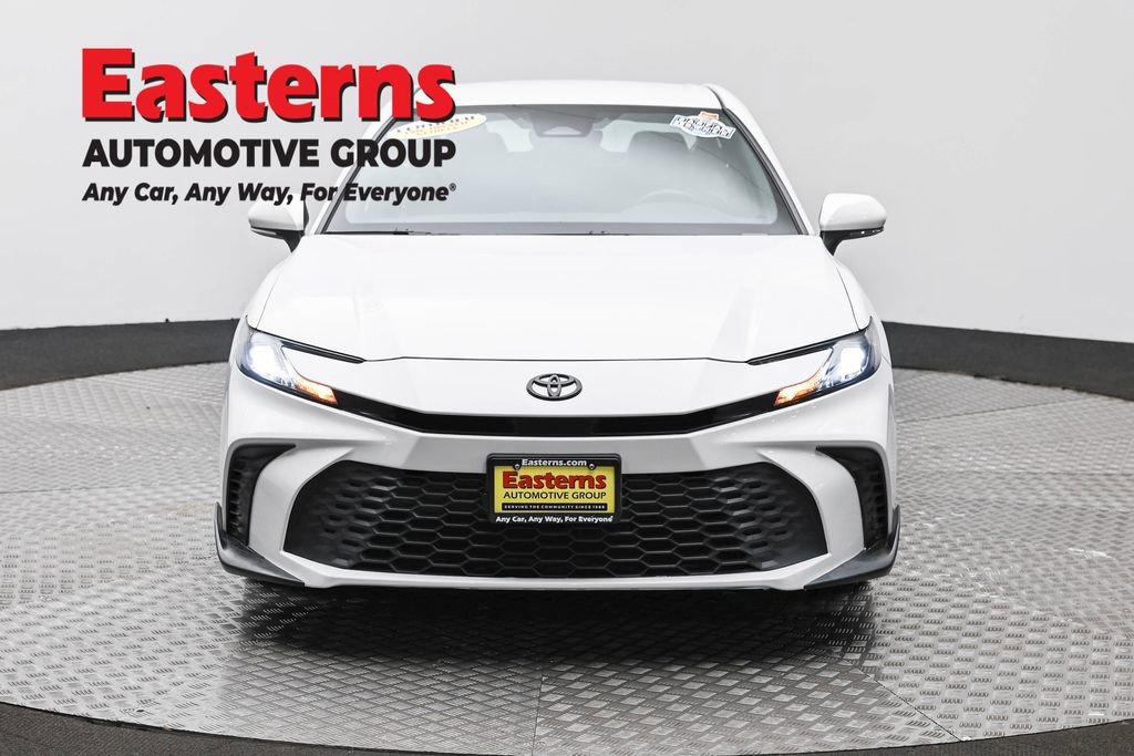 Used 2025 Toyota Camry SE w/ Convenience Package FWD image 2