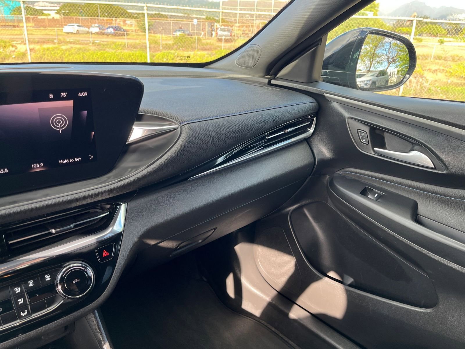 Used 2025 Buick Envista Sport Touring image 30