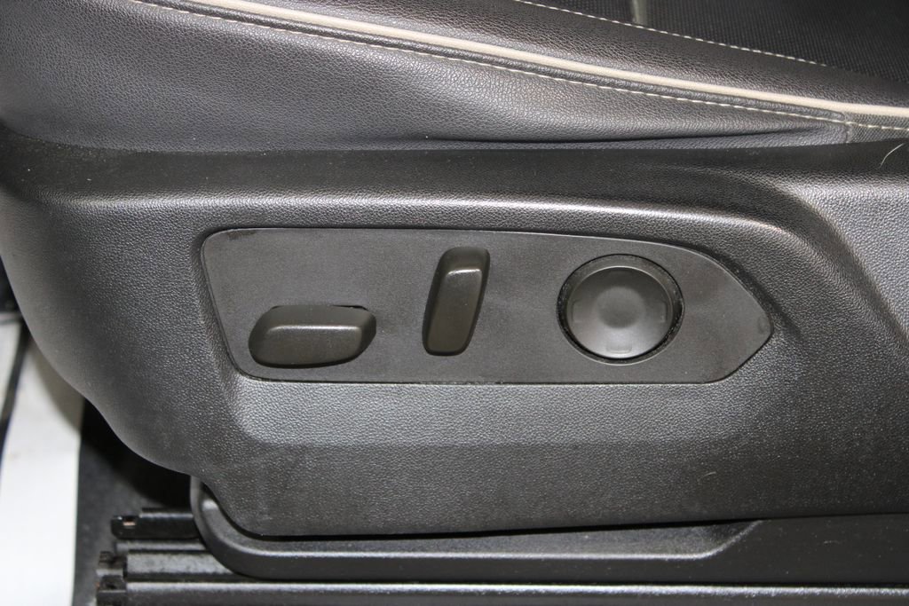 Used 2023 Chevrolet Suburban Premier image 23